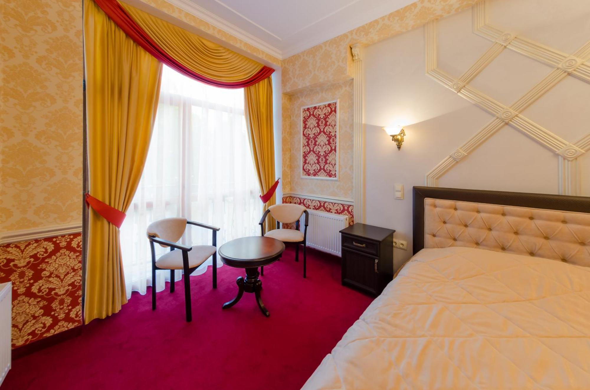 Franz Hotel&Restaurant Ivano Frankivsk Bagian luar foto
