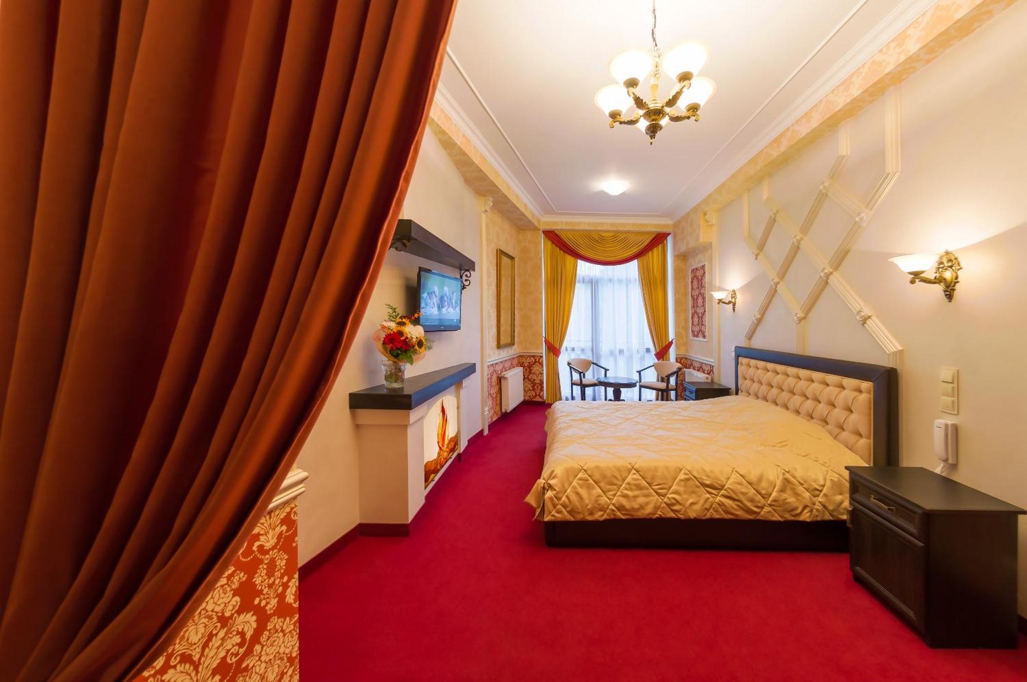Franz Hotel&Restaurant Ivano Frankivsk Bagian luar foto