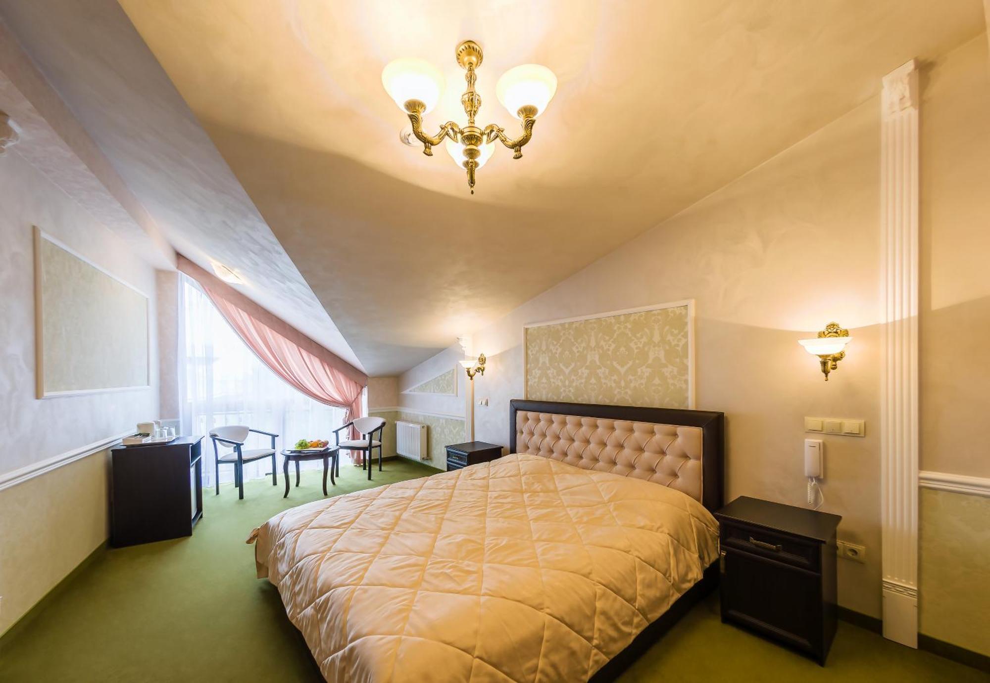 Franz Hotel&Restaurant Ivano Frankivsk Bagian luar foto